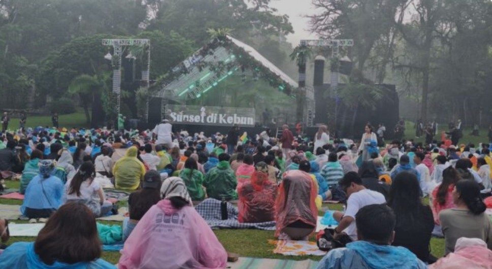 konser outdoor hujan