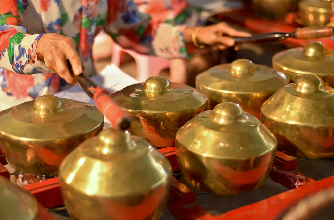 mengenalkan musik tradisional pada anak