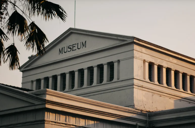 menjelajahi museum