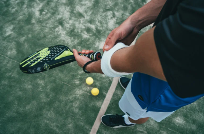 perbedaan padel dan pickleball